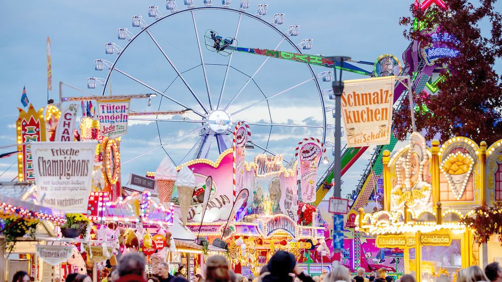 In Oldenburg wird wieder Kramermarkt gefeiert. An diesem Sonnabend ist der große Festumzug durch die Stadt. Foto: Hauke-Christian Dittrich/dpa/Archiv