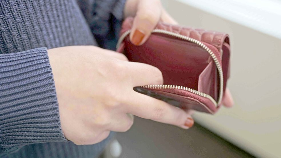 Die Sorge vor steigenden Lebenshaltungskosten belegt zum 16. Mal den ersten Platz. (Symbolbild) Foto: Malin Wunderlich/dpa