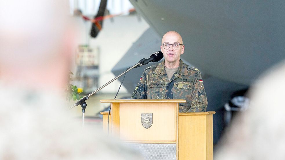 Generalleutnant Katz würdigte den Einsatz der deutschen Kräfte im Irak. Foto: Michael Matthey/dpa