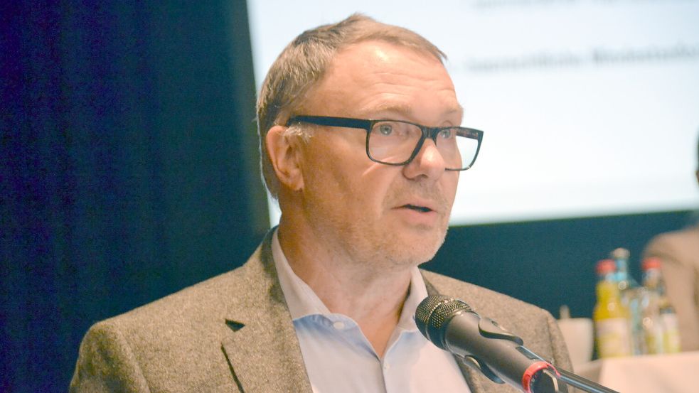Erläuterte im Kreistag die Hitzeschutzmaßnahmen: Zentralklinik-Projektleiter Michael Diekhans. Foto: Aiko Recke