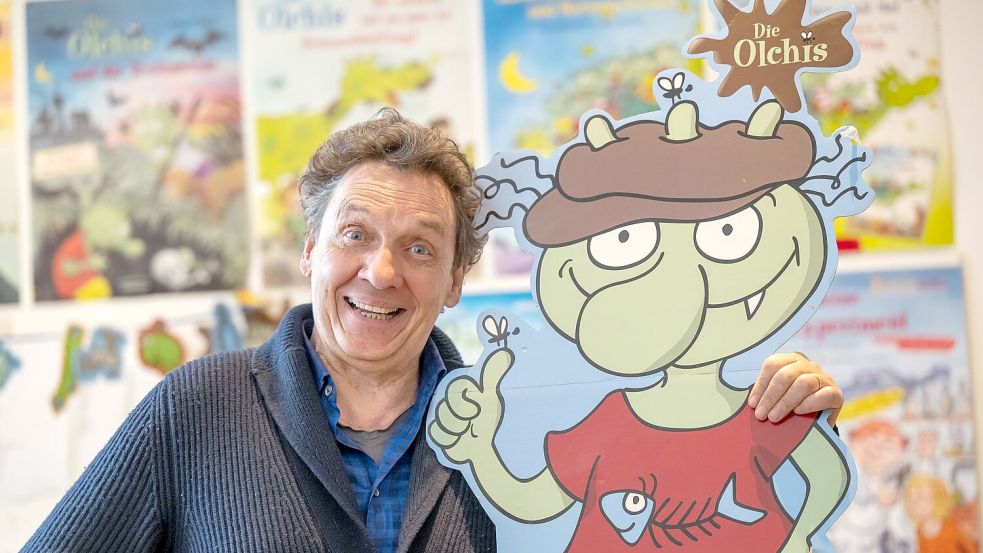 Er hat’s erfunden: Der Kinderbuchautor Erhard Dietl hat sich die stinkigen, grünen Olchis ausgedacht. Es gibt sie seit 1990. (Archivbild) Foto: Peter Kneffel/dpa