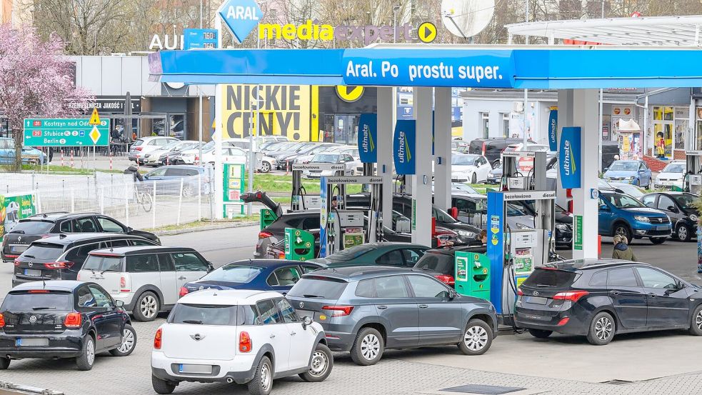 Polen führt eine Übergewinnsteuer für Mineralölkonzerne ein, um die Treibstoffpreise zu senken. (Archivbild) Foto: Patrick Pleul/dpa