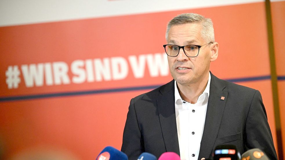 IG-Metall-Bezirksleiter Gröger: Vorgehen der VW-Führung „respektlos“. (Archivbild) Foto: Julian Stratenschulte/dpa