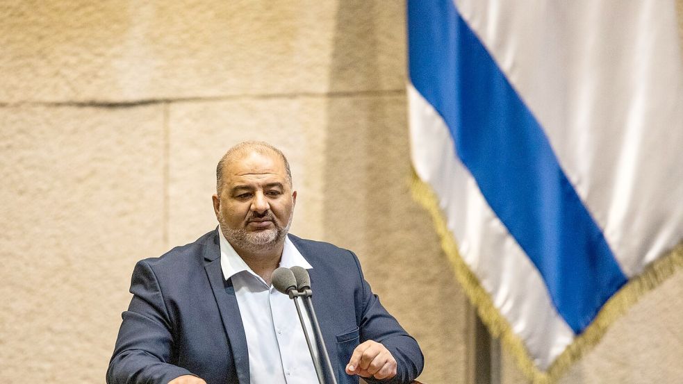 Besonders entscheidend bei der Wahl könnte die islamisch-konservative Raam unter Mansur Abbas werden. (Archivbild) Foto: Ilia Yefimovich/dpa