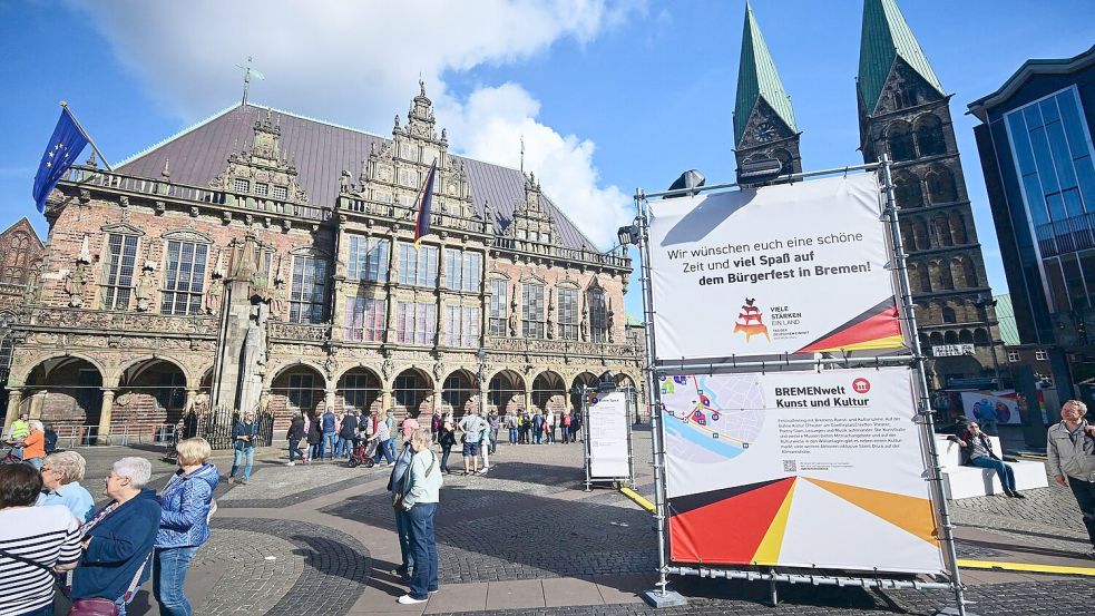 Das Fest zum Tag der Deutschen Einheit wird groß in der Bremer Innenstadt gefeiert.  Foto: Sina Schuldt/dpa