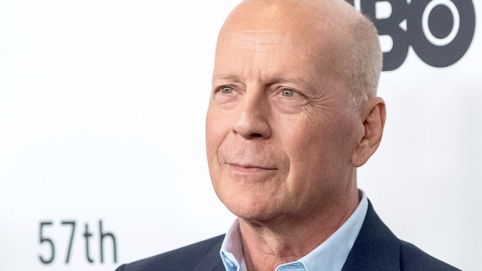 2019 bei einer Filmpremiere: Bei dem US-Schauspieler Bruce Willis wurde 2022 Aphasie diagnostiziert. Foto: dpa/Charles Sykes