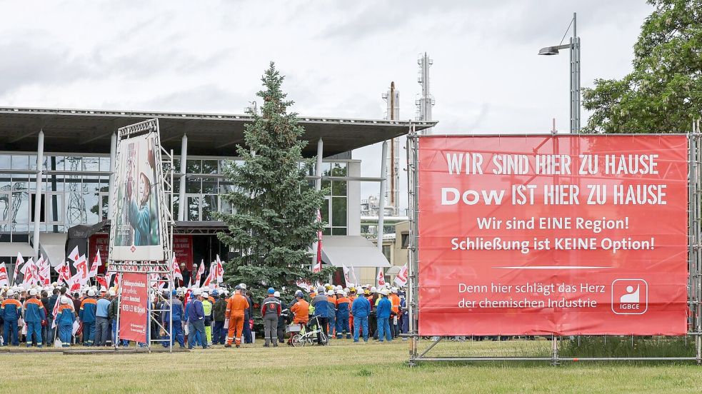 Probleme gibt es unter anderem in der Chemiebranche. (Archivbild) Foto: Jan Woitas/dpa