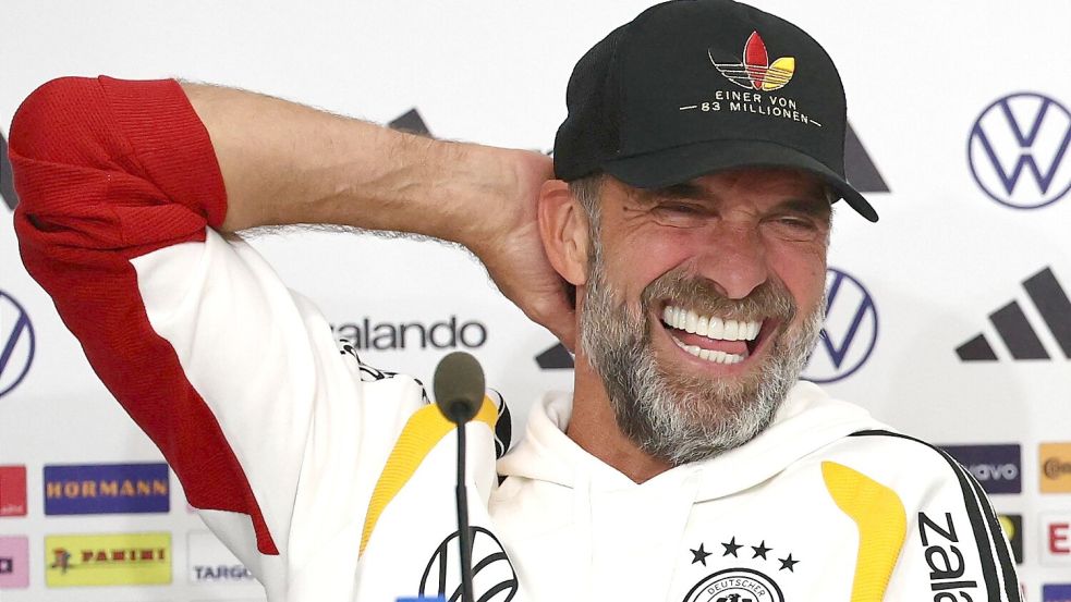 Gute Laune bei Jürgen Klopp.  Foto: Christian Charisius/dpa