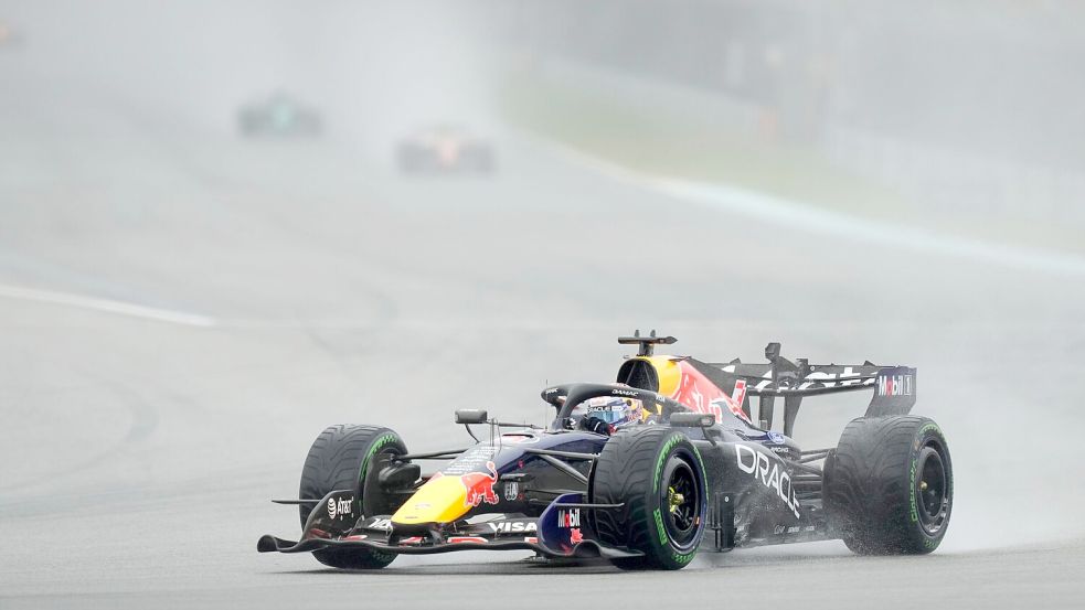 Der erste Sieg für Verstappen in diesem Jahr.  Foto: Aijaz Rahi/AP/dpa