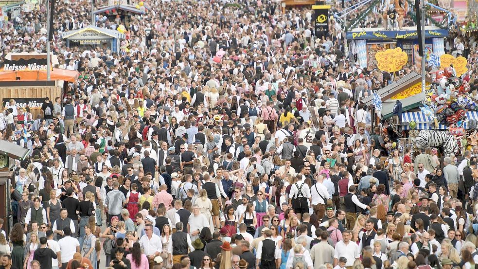 Millionen Besucher zog es auch in diesem Jahr wieder auf die Wiesn. Foto: Felix Hörhager/dpa