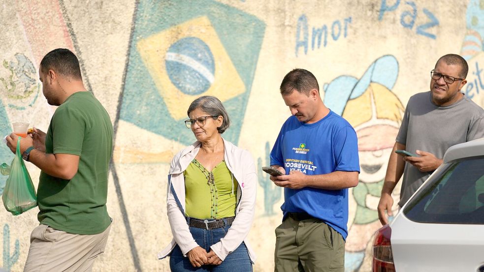 Rund 159 Millionen Menschen waren zur Wahl aufgerufen. Foto: Eraldo Peres/AP/dpa