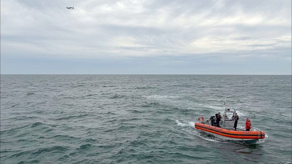 Die US-Küstenwache sucht vor der Ostküste nicht mehr nach den Passagieren eines vermissten Kleinflugzeuges. Foto: Uncredited/U.S. Coast Guard/AP/dpa