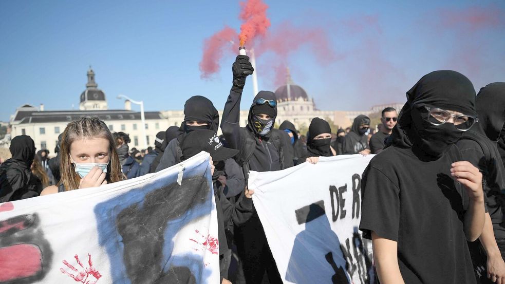 In vielen französischen Großstädten formierten sich Protestzüge. Foto: Olivier Chassignole/AFP/dpa