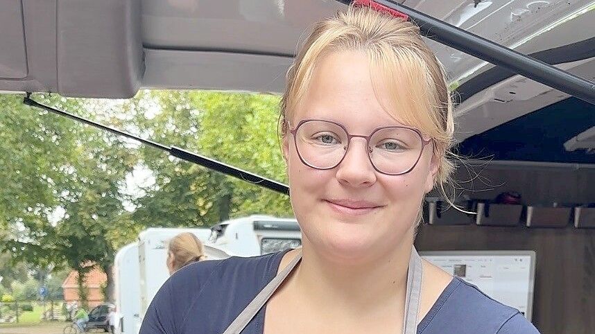 Sanja Lea von Aswegen serviert traditionelle Suppen und Eintöpfe. Foto: Tatjana Gettkowski