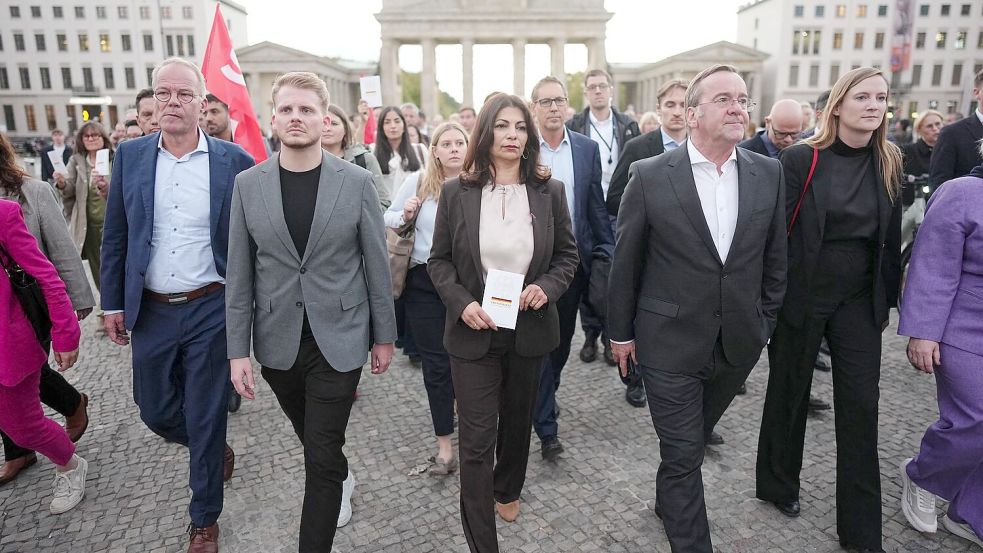 Die SPD-Bundestagsfraktion versammelte sich zum Protestmarsch in Berlin.  Foto: Kay Nietfeld/dpa
