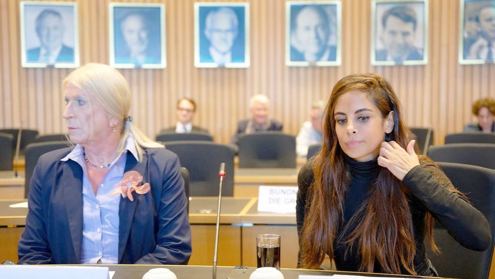 Im Landtag von NRW war die Schauspielerin Collien Fernandes kürzlich als Sachverständige zu digitaler Gewalt und Deepfakes geladen. (Archivfoto) Foto: Henning Kaiser/dpa