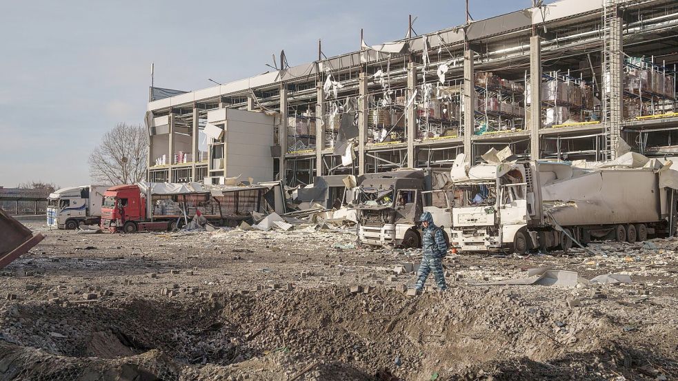 Immer wieder greift Russland massiv die ukrainische Hauptstadt an. (Archivbild) Foto: Evgeniy Maloletka/AP/dpa