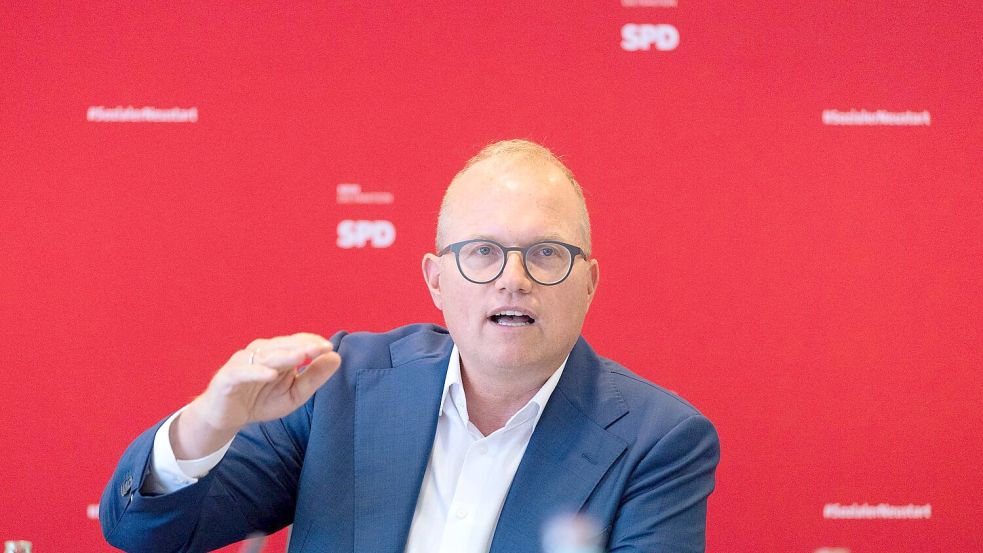 NRW würde mit einer Beteiligung an Evonik die Bedeutung des Unternehmens für das Ruhrgebiet untermauern und „ein eigener Stabilitätsanker werden“, sagte SPD-Fraktionschef Jochen Ott dem „Manager Magazin“. (Archivbild) Foto: Rolf Vennenbernd/dpa