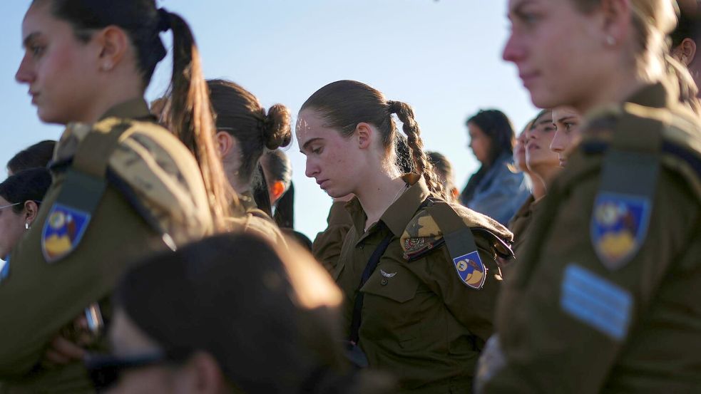 Israel erinnert an das Massaker am 7. Oktober 2023 und gedenkt der Opfer - hier in der Nähe des Kibbuz Nachal Oz im Süden Israels. Foto: Ariel Schalit/AP/dpa