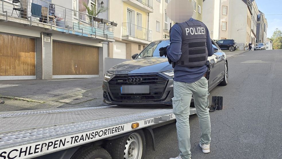 Durchsucht wurde in Nordrhein-Westfalen, wie hier in Wuppertal, sowie in Berlin und den Niederlanden. Foto: Blaulicht-Solingen/dpa