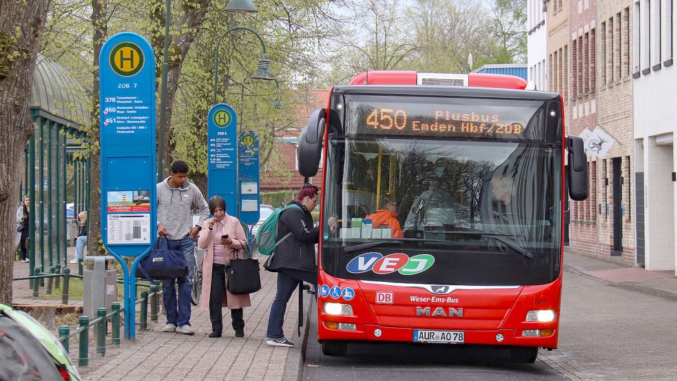 Für zwei Wochen müssen die Fahrgäste des ZOBs sich umorientieren. Die Haltestellen der Buslinien werden an die Sparkassen-Arena verlegt. Foto: Mieke Matthes