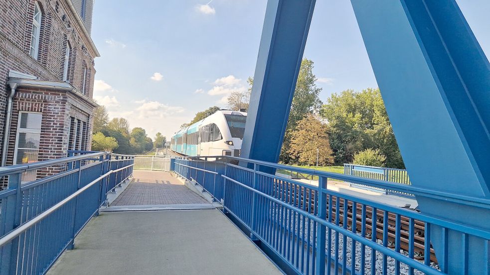 Die Bahn verkehrt seit Montag wieder regelmäßig auf der Strecke Leer - Winschoten. Ausgerechnet an den ersten Tagen gab es schon mehrere Zugausfälle. Foto: Tatjana Gettkowski