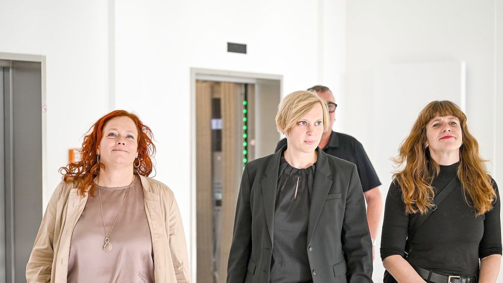 Die Parteispitzen um Bettina König (SPD), Nina Stahr (Grüne) und Kerstin Wolter (Linke) haben sich auf Sondierungen geeinigt. Foto: Sören Stache/dpa