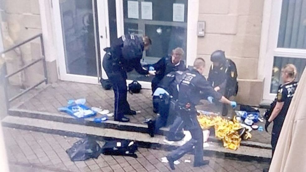 Der Mann wurde laut LKA im Innenhof des Rathauses erschossen.  Foto: Christian Klemm/dpa