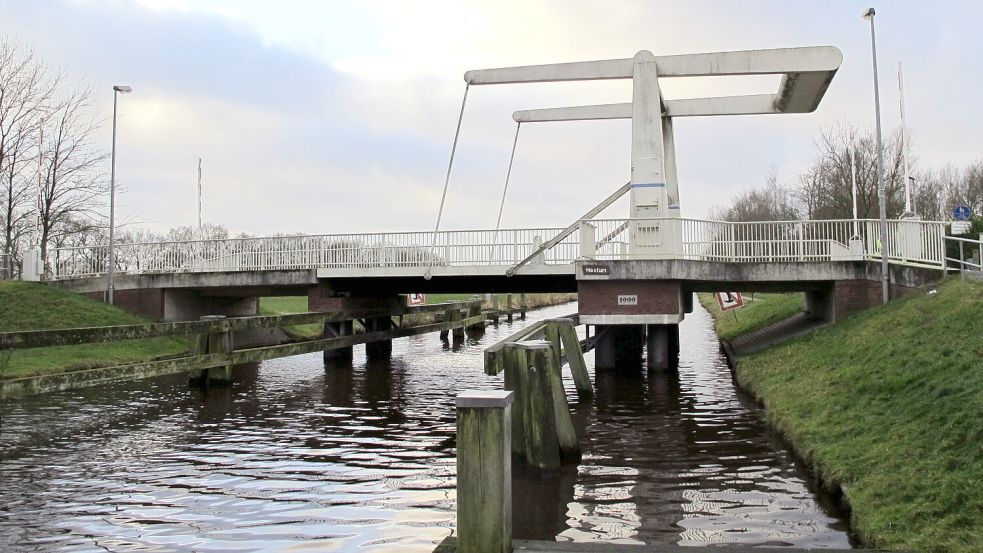 Eine Woche lang dicht: Die Brücke über den Ems-Jade-Kanal in Aurich-Haxtum. Archivfoto: NLWKN