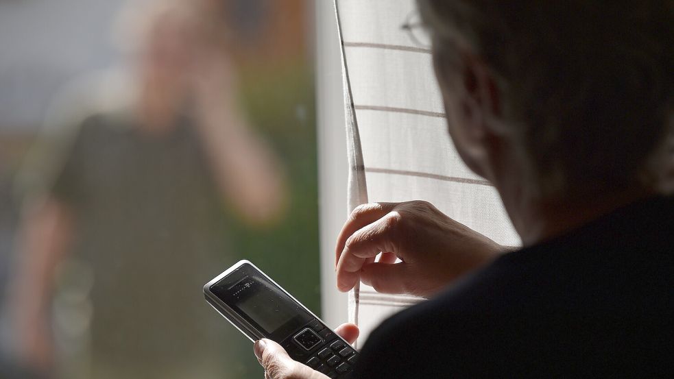 Eine Frau fühlte sich von einem Mann bedrängt. Symbolfoto: Angelika Warmuth/dpa