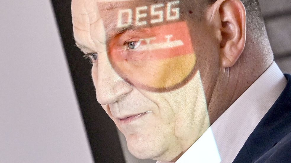 Die Erfurter Eisschnellläuferinnen und Eisschnellläufer üben massive Kritik an der DESG-Führung um Präsident Matthias Große. (Archivbild) Foto: Britta Pedersen/dpa