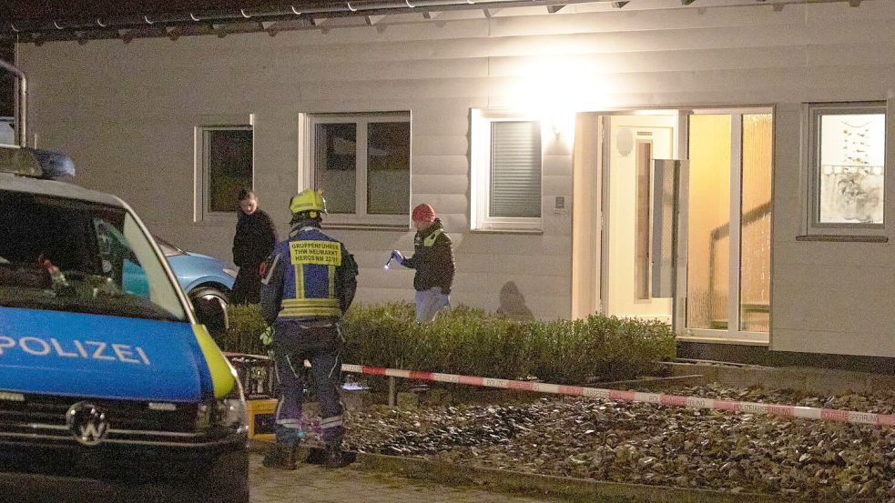 Einsatzkräfte stürmten die Wohnung, in der sich der Mann verschanzt hielt. Foto: Tizian Gerbing/dpa