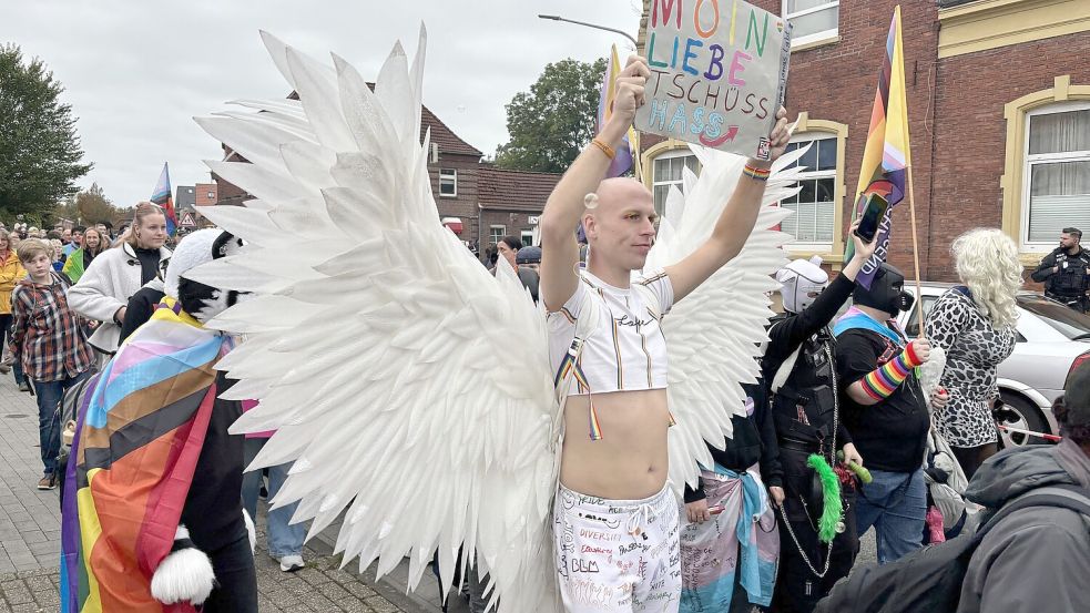 Wie im vergangenen Jahr trifft sich die queere Community im Herbst zu einem Demonstrationszug in Norden. Foto: Rebecca Kresse