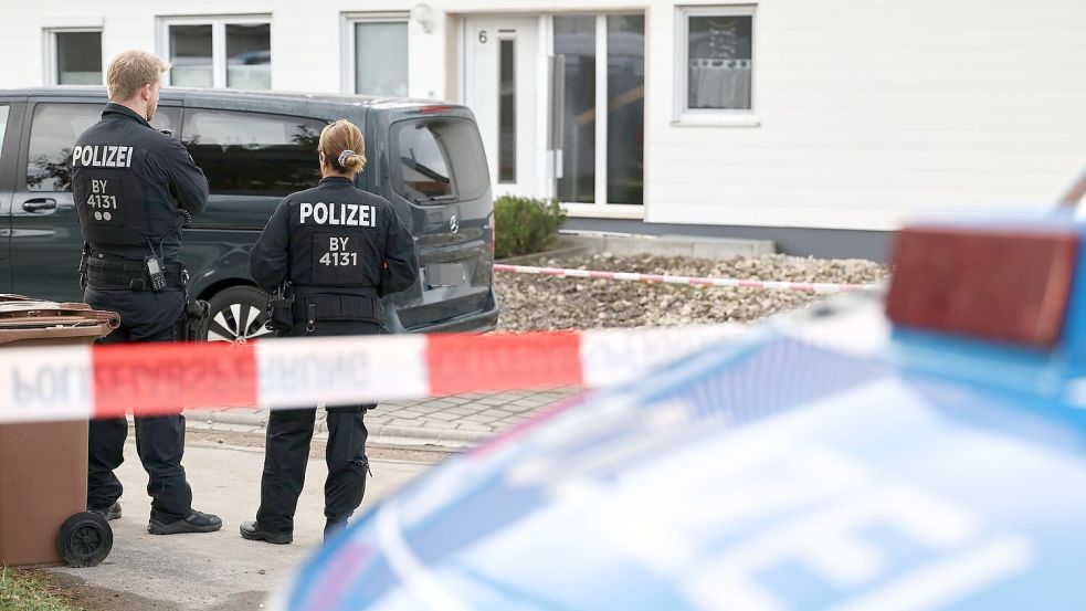 Am Tag nach der Tat liefen in Berngau am Tatort noch Maßnahmen zur Spurensicherung. Foto: Daniel Löb/dpa