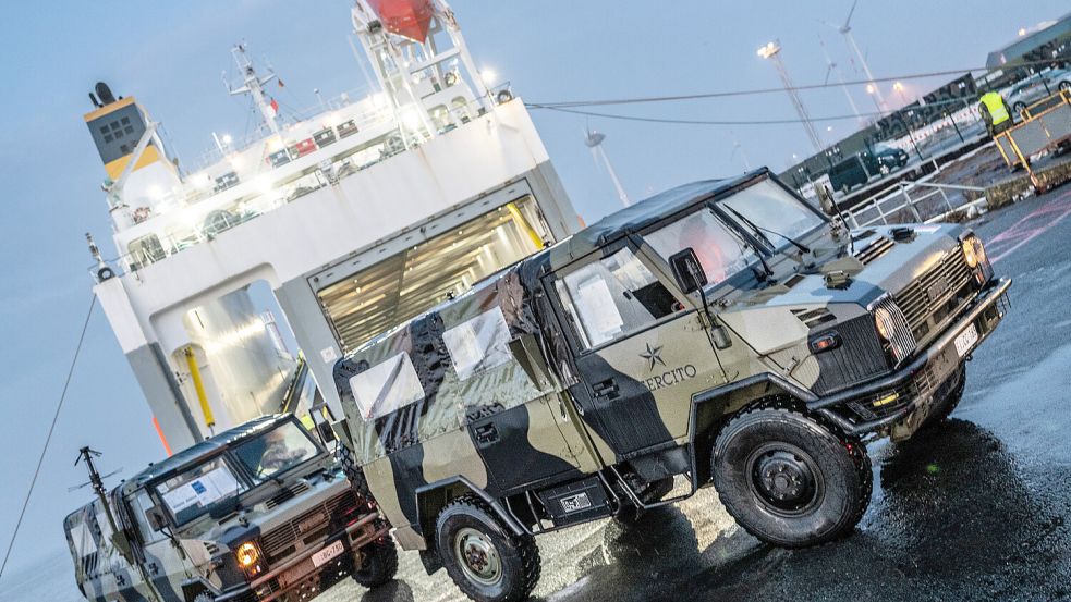 Emden war eine Drehscheibe für eine große Nato-Übung im Januar 2026. Viele Militärgüter wurden über den Hafen verschifft. Der Anblick von Bundeswehr-Fahrzeugen wird in Emden wohl bald zur Normalität gehören, wenn hier bis 2034 der Marinestandort eröffnet. Foto: Klaus Ortgies/Archiv