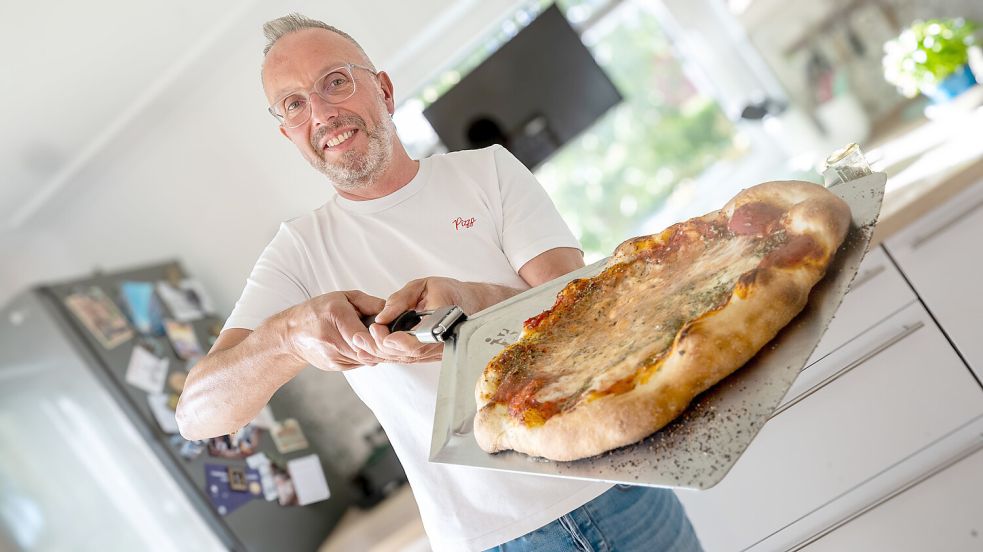 Andreas Eiklenborg aus Veenhusen eröffnet die Ostfriesland-Runde, die vom 19. bis 23. Oktober 2026 bei „Das perfekte Dinner“ auf dem Fernsehsender Vox ausgestrahlt wird. Foto: Klaus Ortgies