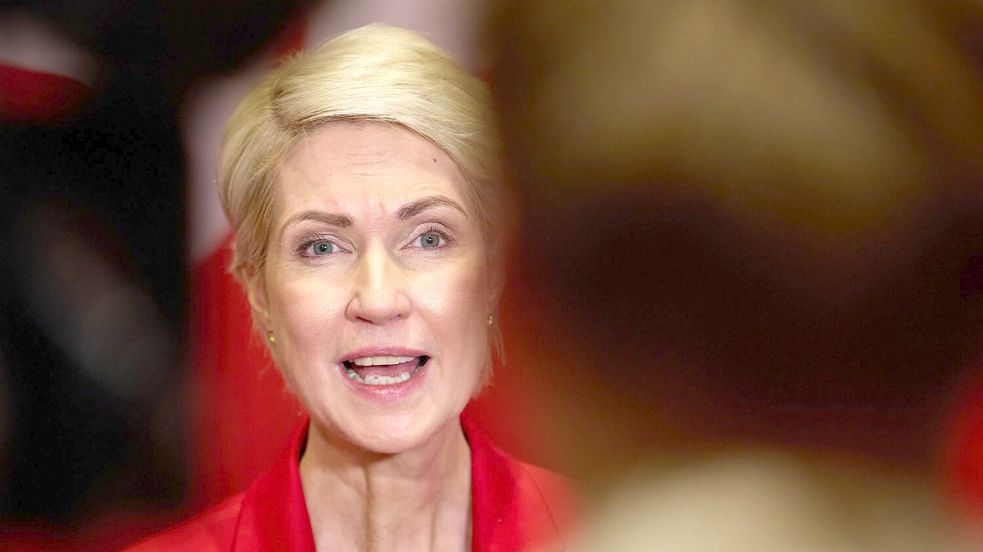 Wenn es nach der SPD in Mecklenburg-Vorpommern gehe, könne es schon am Montag mit den Koalitionsverhandlungen losgehen, sagte Ministerpräsidentin Manuela Schwesig. Foto: Jens Büttner/dpa