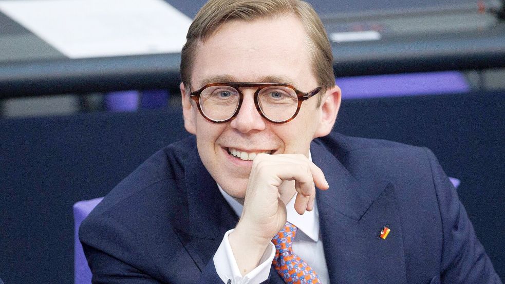 Etwas cringe, aber abgehoben? Philipp Amthor hat sich aus kleinen Verhältnissen ins Kanzleramt hochgearbeitet. Foto: Carsten Koall