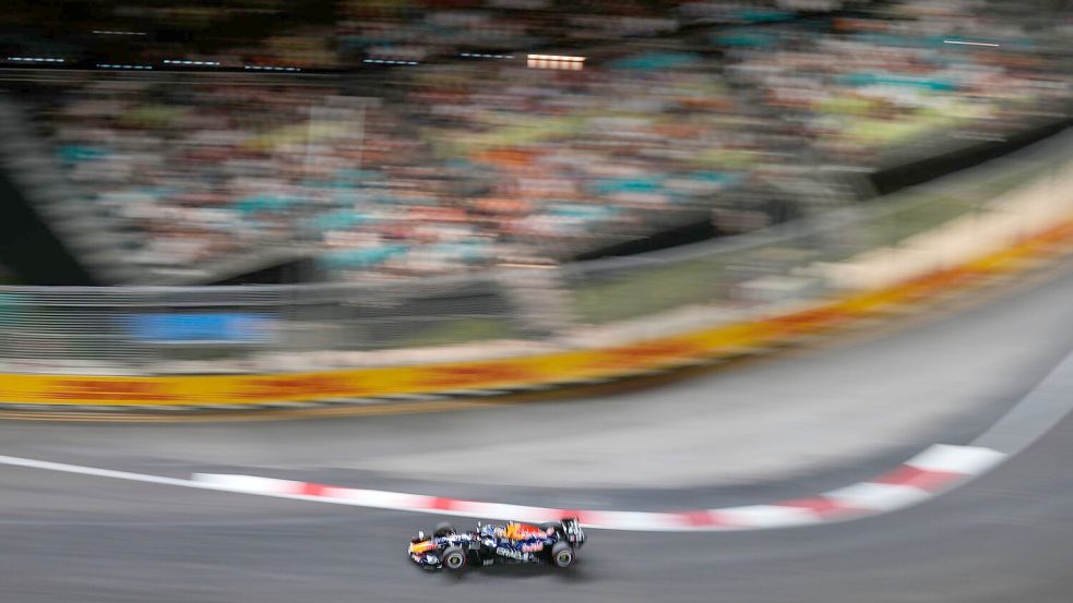 Max Verstappen rast in Singapur zur Pole. Foto: Vincent Thian/AP/dpa