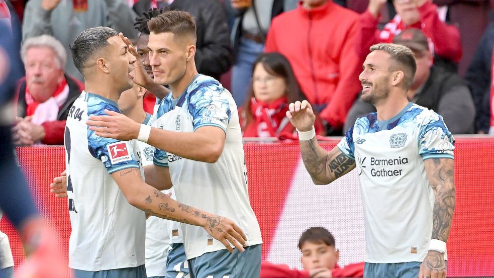 Leverkusen jubelt über einen Sieg in Mainz. Foto: Torsten Silz/dpa