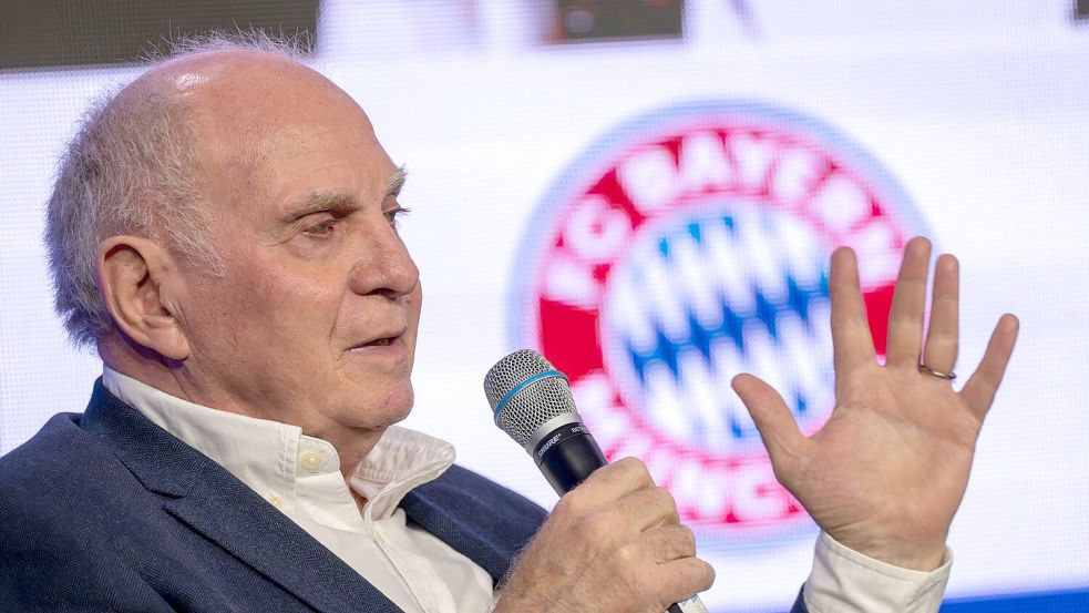 Uli Hoeneß kritisiert die UEFA. (Archivbild) Foto: Peter Kneffel/dpa