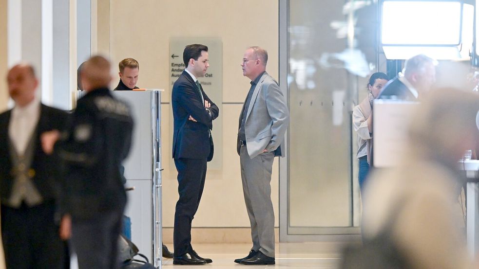 Johannes Winkel und Matthias Miersch sind bei der Rente unterschiedlicher Meinung. (Archivbild) Foto: Sebastian Christoph Gollnow/dpa