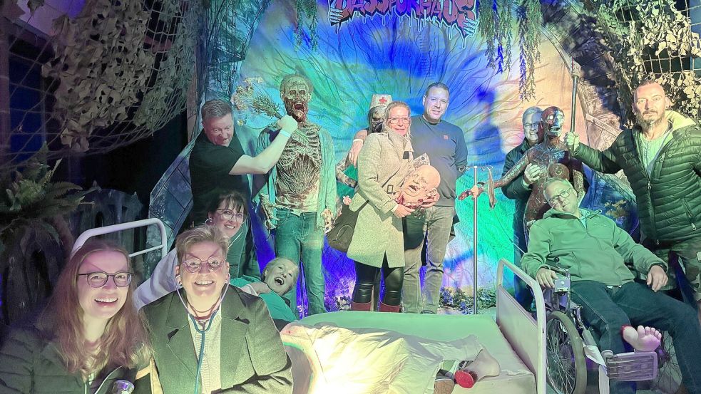 In der Kulisse am Ausgang können die Besucher selbst für Fotos noch posieren. Foto: Christin Wetzel