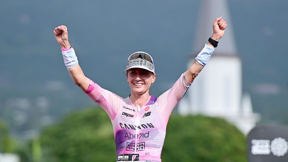 Laura Philipp jubelt über ihren zweiten Platz auf Hawaii. Foto: Donald Miralle/Getty Images North America for IRONMAN/dpa
