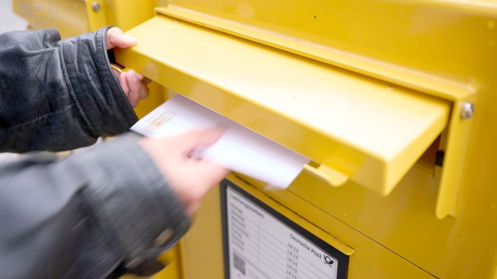 Das kostet bislang 95 Cent: der Versand eines Standardbriefs in Deutschland.  Foto: Philip Dulian/dpa