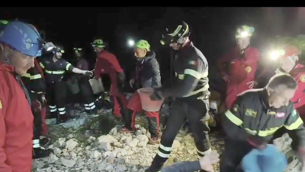 Seit Sonntagnachmittag saß der Mann in der Höhle fest. Foto: ---/Italienische Berg- und Höhlenrettung/dpa