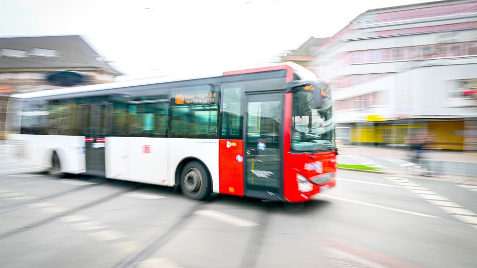 Ein 18-Jähriger hat sich in Bremen als Schicht-Ablöse ausgegeben und einen Regionalbus mit Fahrgästen gekapert. Foto: Sina Schuldt