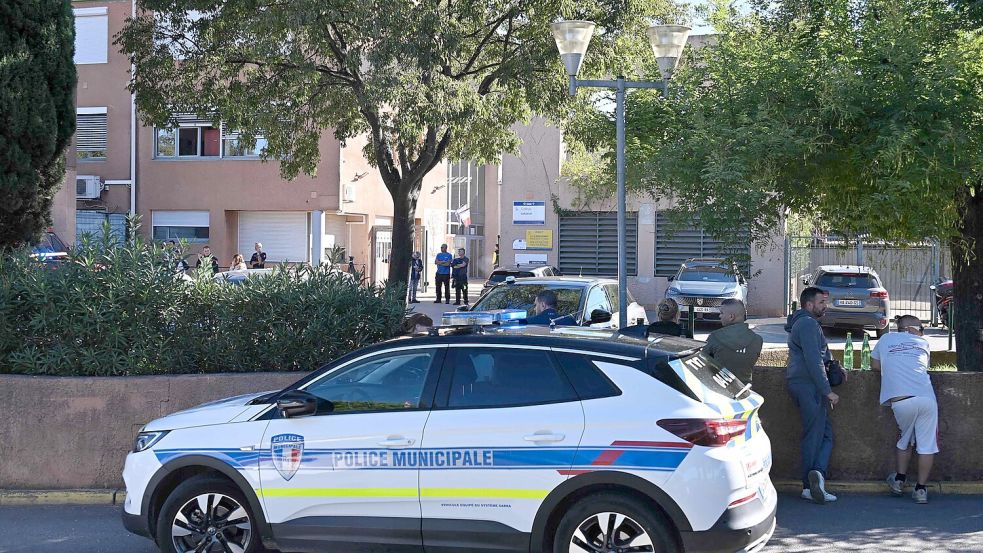 Die Hintergründe der Schüsse vor einer Schule in Südfrankreich sind noch unklar. Foto: Miguel Medina/AFP/dpa