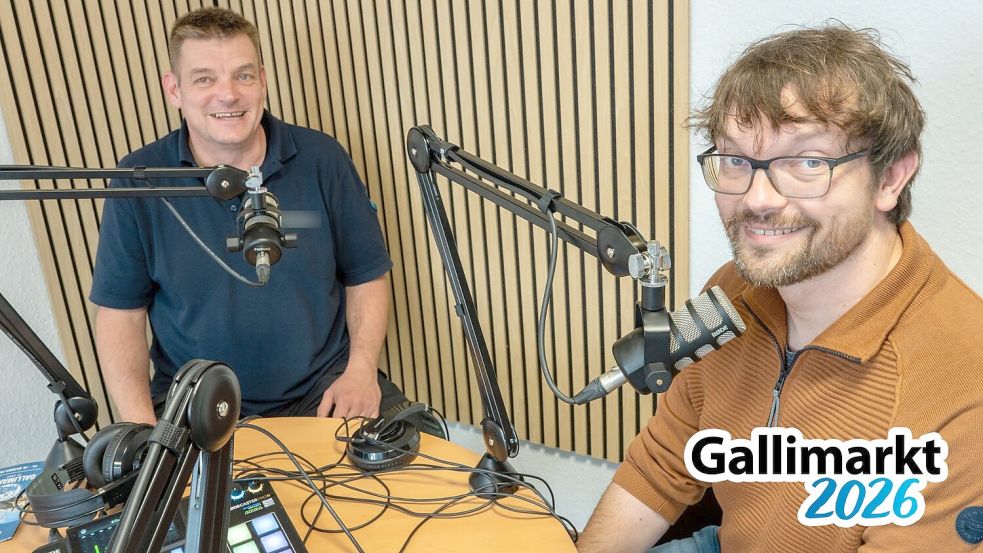 Der Marktmeister des Gallimarktes, Michael Meyer, war zu Gast beim Gallimarkt-Podcast. Er beantwortete dort die Fragen des Leiters der Leeraner Lokalredaktion, Jonas Bothe. Foto: Klaus Ortgies