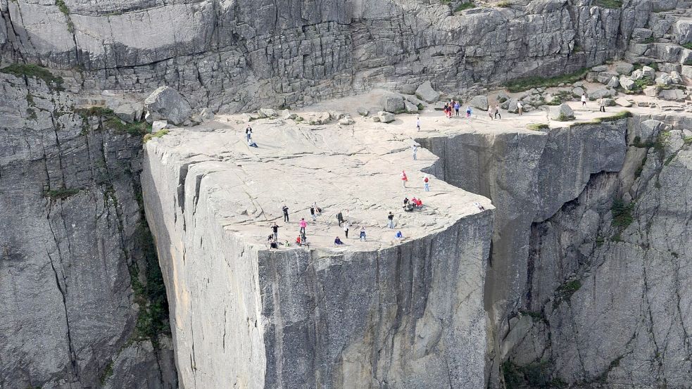 Bekannt aus Mission Impossible: Der Preikestolen am Lysefjord in der Nähe von Stavanger. (Archivbild) Foto: picture alliance / dpa